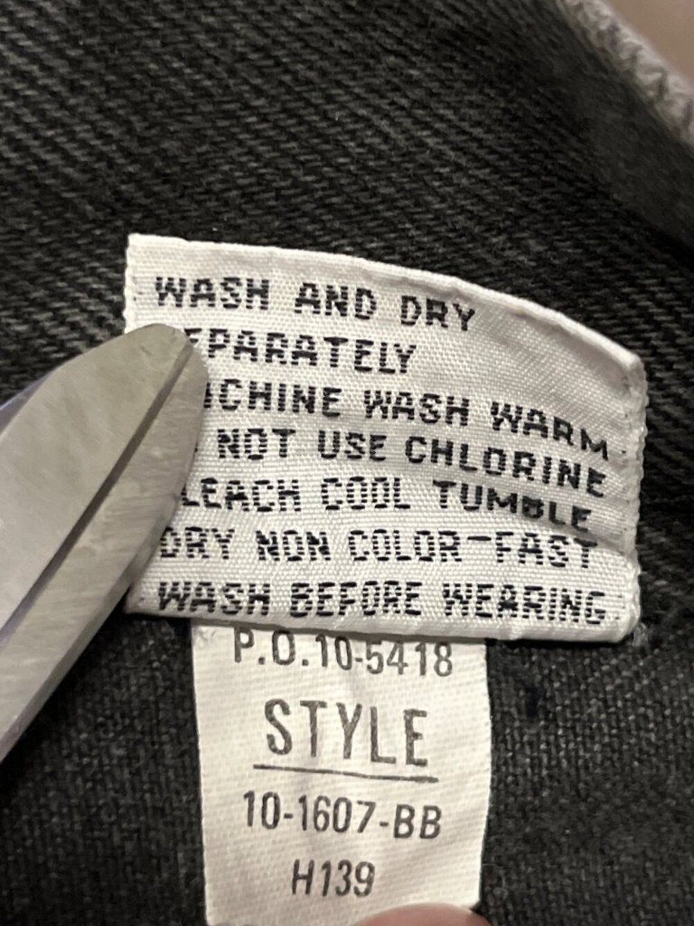 Vintage Jordache Black Denim Shorts Raw Hem Juniors 7/8 Used Y2K - Picture 10 of 14